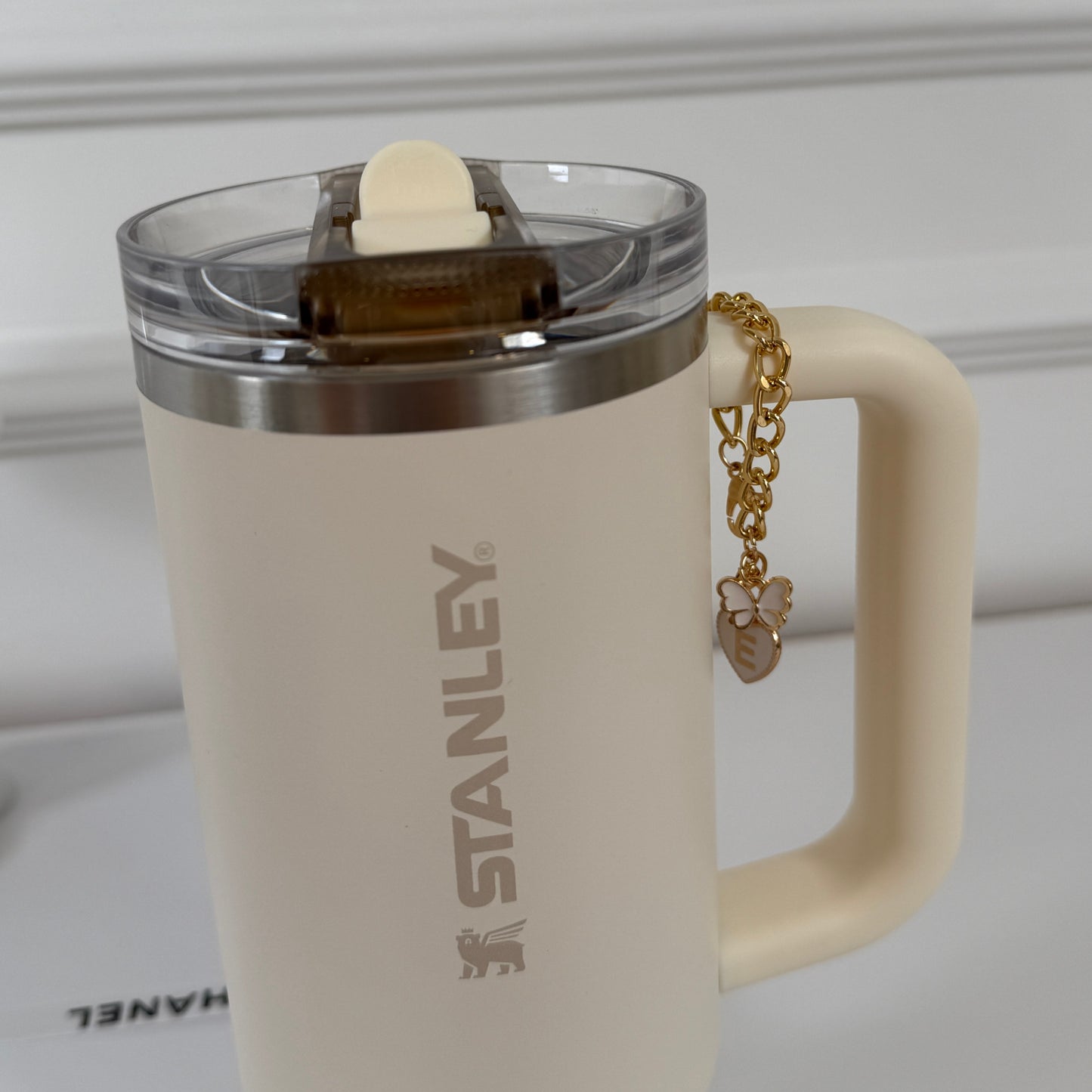 Letra Mariposa Blanca